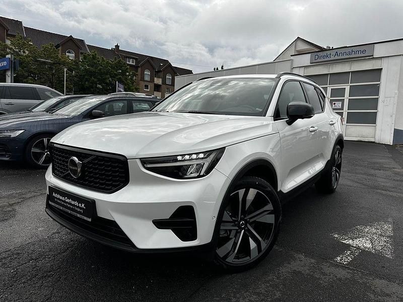 Weiß Gebraucht 2024 Volvo XC40 Plus SUV | 37.666 € (Fairer Preis) - Bild 1/4