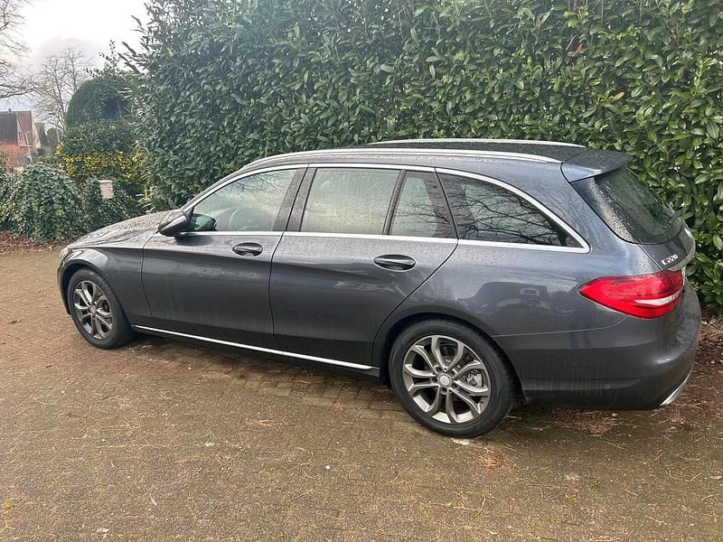 Gebraucht Mercedes C220 170 PS (125 kW) 2014 Blau Kombi