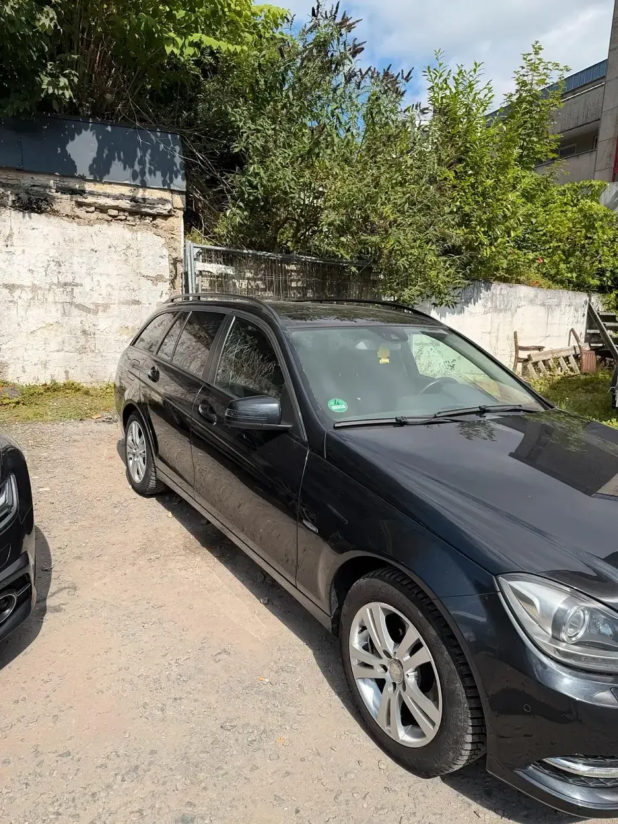Gebraucht Mercedes C220 170 PS (125 kW) 2011 Schwarz Kombi