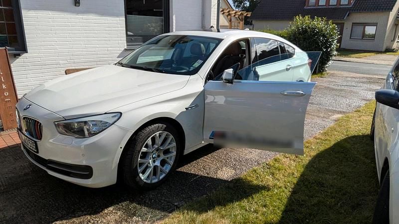 Weiß Gebraucht 2014 BMW 535 Gran Turismo Limousine | 13.950 € (Fairer Preis) - Bild 1/4