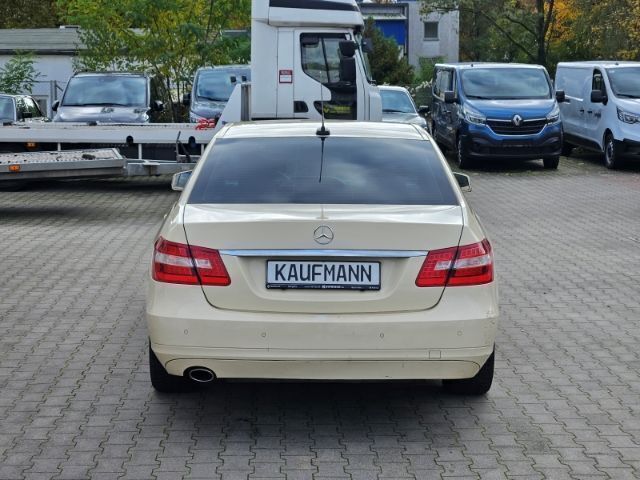 Gebraucht Mercedes E200 163 PS (119 kW) 2011 Beige Limousine