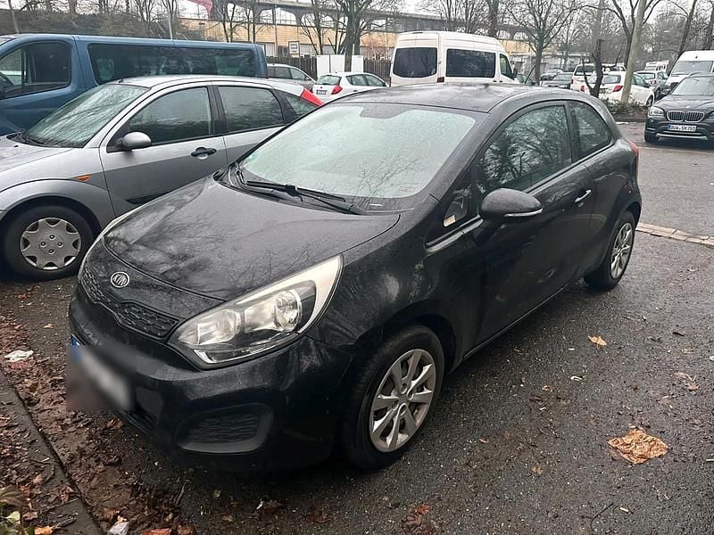 Schwarz Gebraucht 2013 Kia Rio Limousine | 1.900 € (Guter Preis) - Bild 1/4