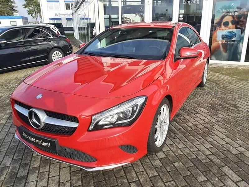 Gebraucht Mercedes CLA180 Urban 122 PS (89 kW) 2017 Rot Limousine
