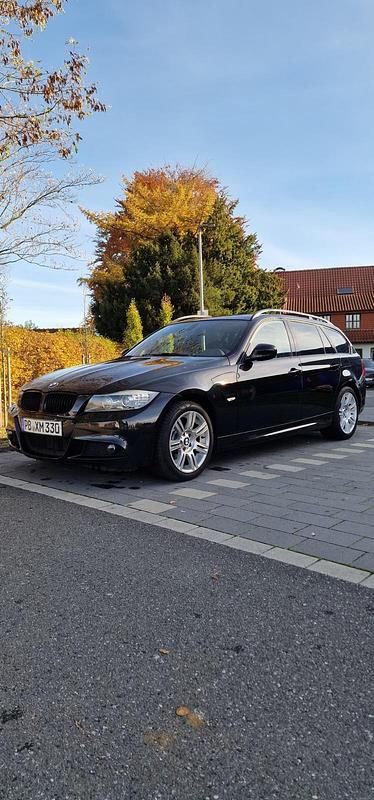 Schwarz Gebraucht 2009 BMW 330 M Sport Kombi | 14.750 € - Bild 1/4