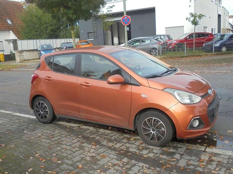 Gebraucht Hyundai i10 Intro Edition 87 PS (63 kW) 2014 New orange / mic Kleinwagen