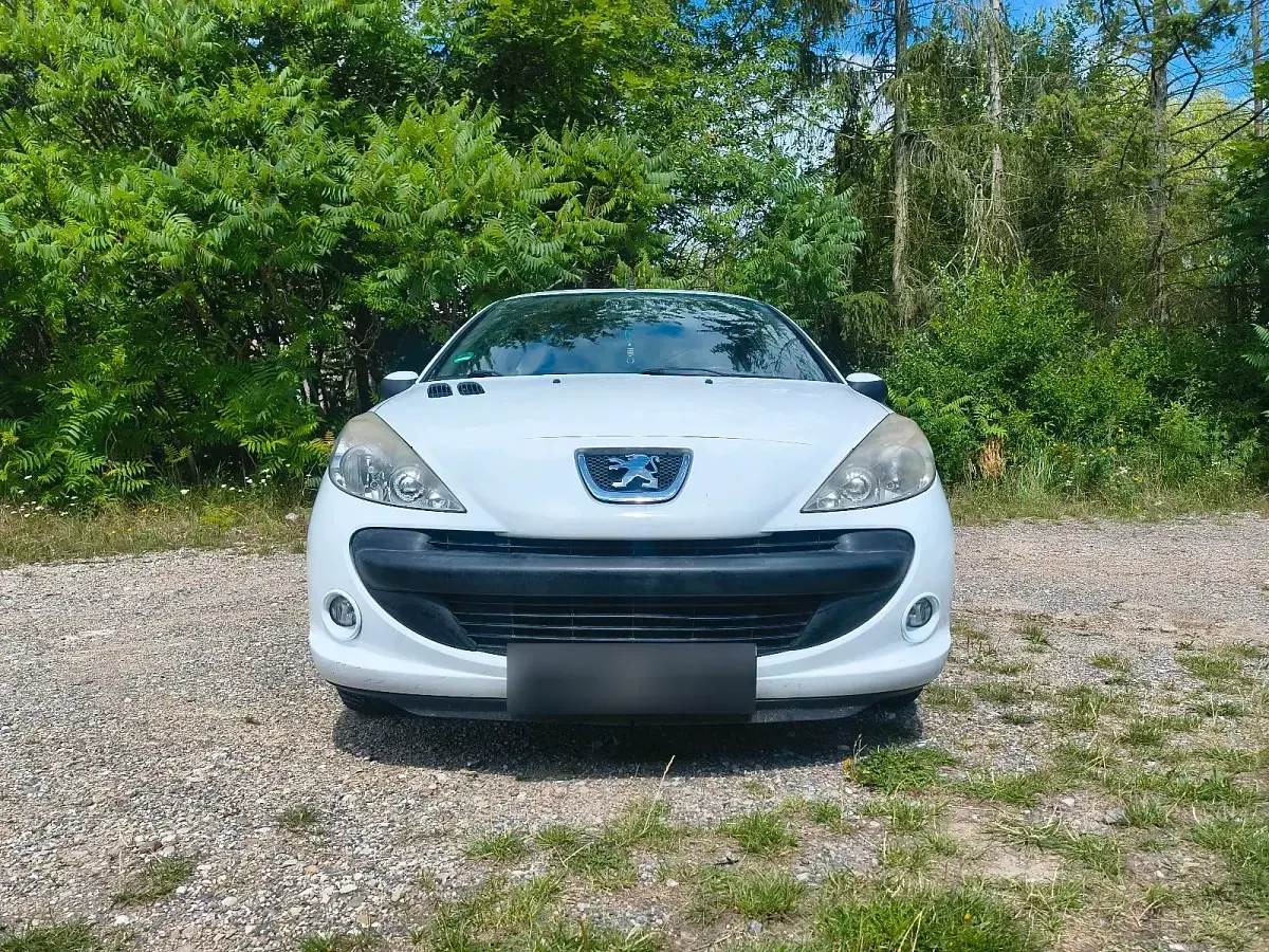 Gebraucht Peugeot 206+ 60 PS (44 kW) 2010 Weiß Kleinwagen