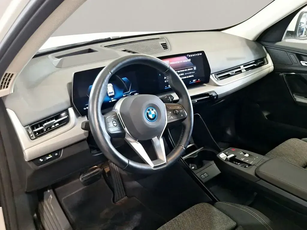 Gebraucht BMW iX1 Performance 200 kW (272 PS) 2023 Weiß SUV