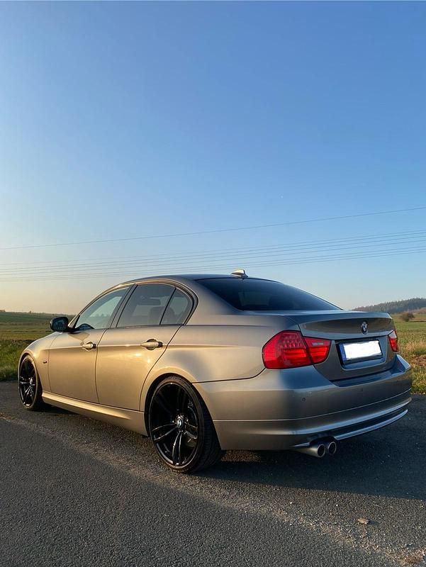 Gebraucht 2011 BMW 330 Limousine | 11.350 € (Fairer Preis) - Bild 1/4