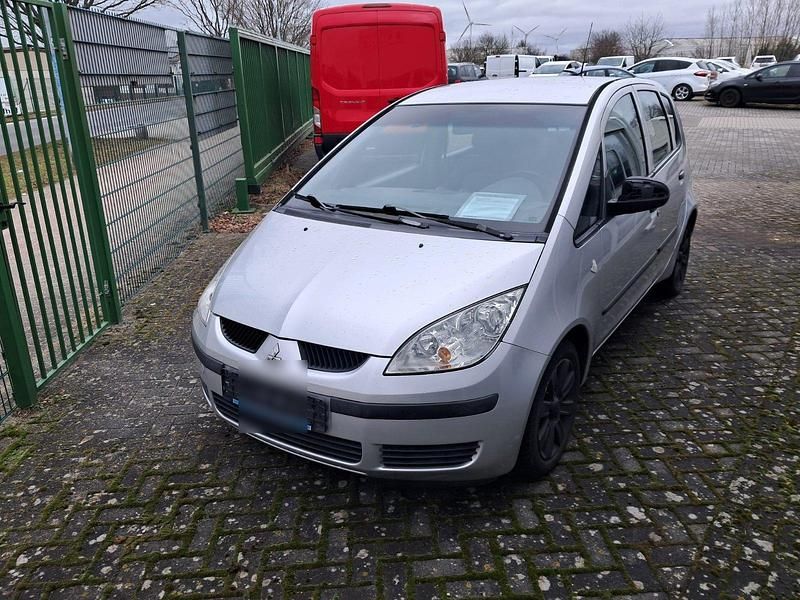 Gebraucht Mitsubishi Colt Invite 95 PS (69 kW) 2004 Silber Kleinwagen