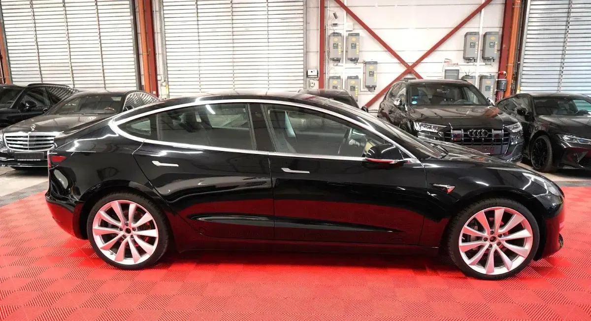 Gebraucht Tesla Model 3 339 kW (462 PS) 2019 Schwarz Limousine