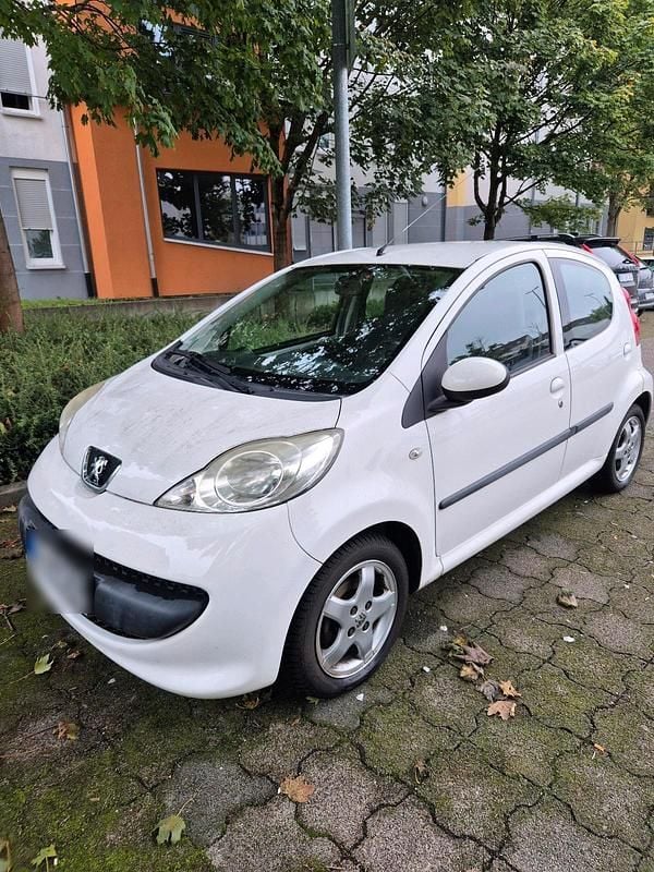 Weiß Gebraucht 2009 Peugeot 107 Filou Kleinwagen | 1.100 € (Guter Preis) - Bild 1/4