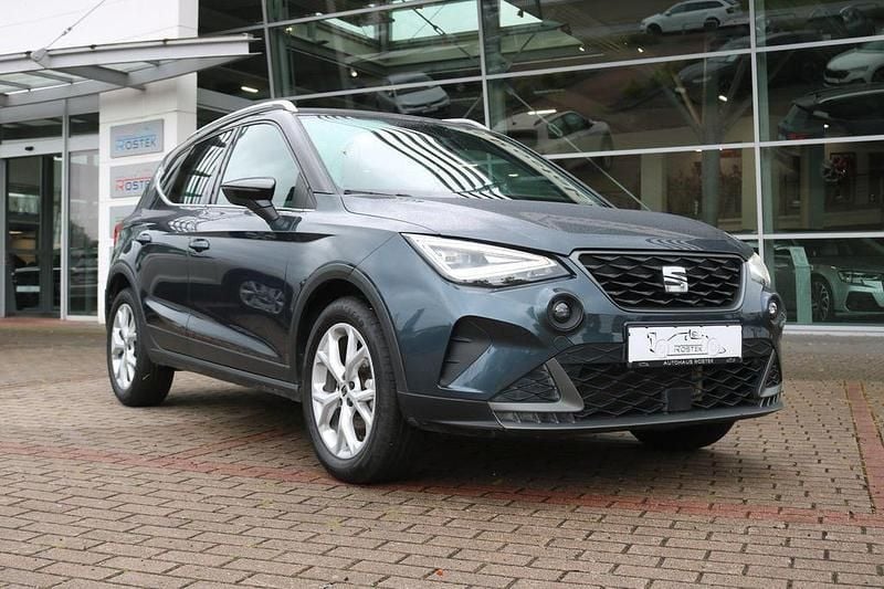 Grau Gebraucht 2023 Seat Arona FR SUV | 16.400 € (Guter Preis) - Bild 1/4