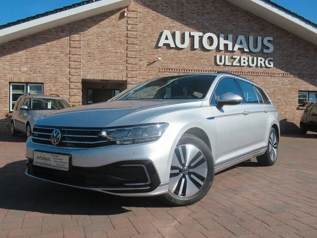 Używany VW Passat GTE 156 KM (114 kW) 2021 Srebrny Sedan/Limuzyna