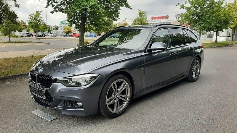 Grau Gebraucht 2019 BMW 318 M Sport Kombi | 19.999 € (Superpreis) - Bild 1/4