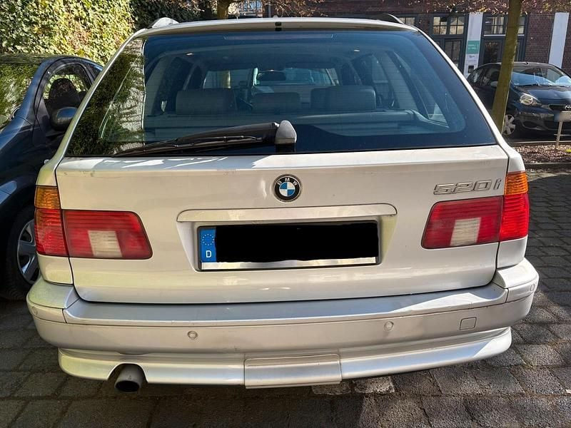 Gebraucht BMW 520 170 PS (125 kW) 2000 Silber Kombi