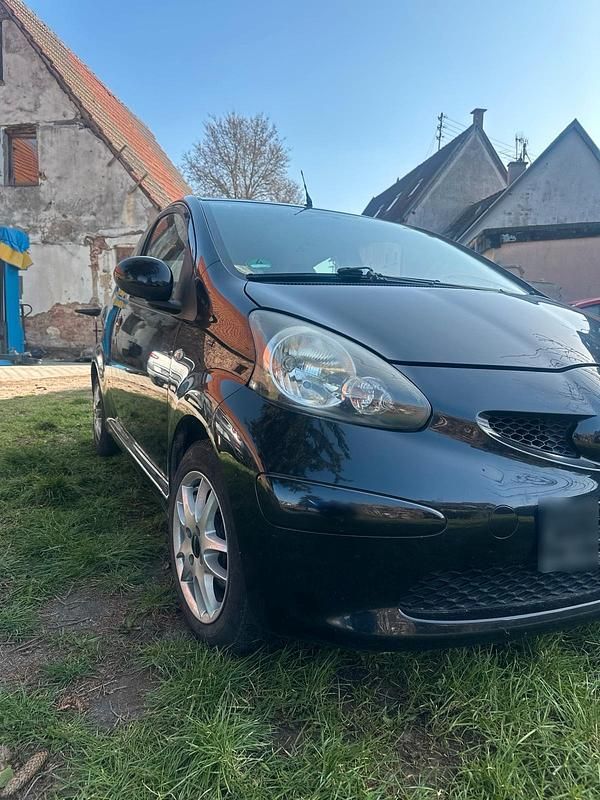 Gebraucht Toyota Aygo 68 PS (50 kW) 2008 Schwarz Kleinwagen