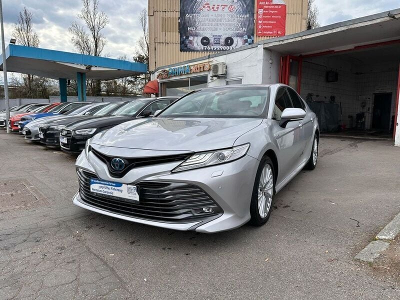 Silber Gebraucht 2021 Toyota Camry Hybrid Luxury Limousine | 29.999 € - Bild 1/4