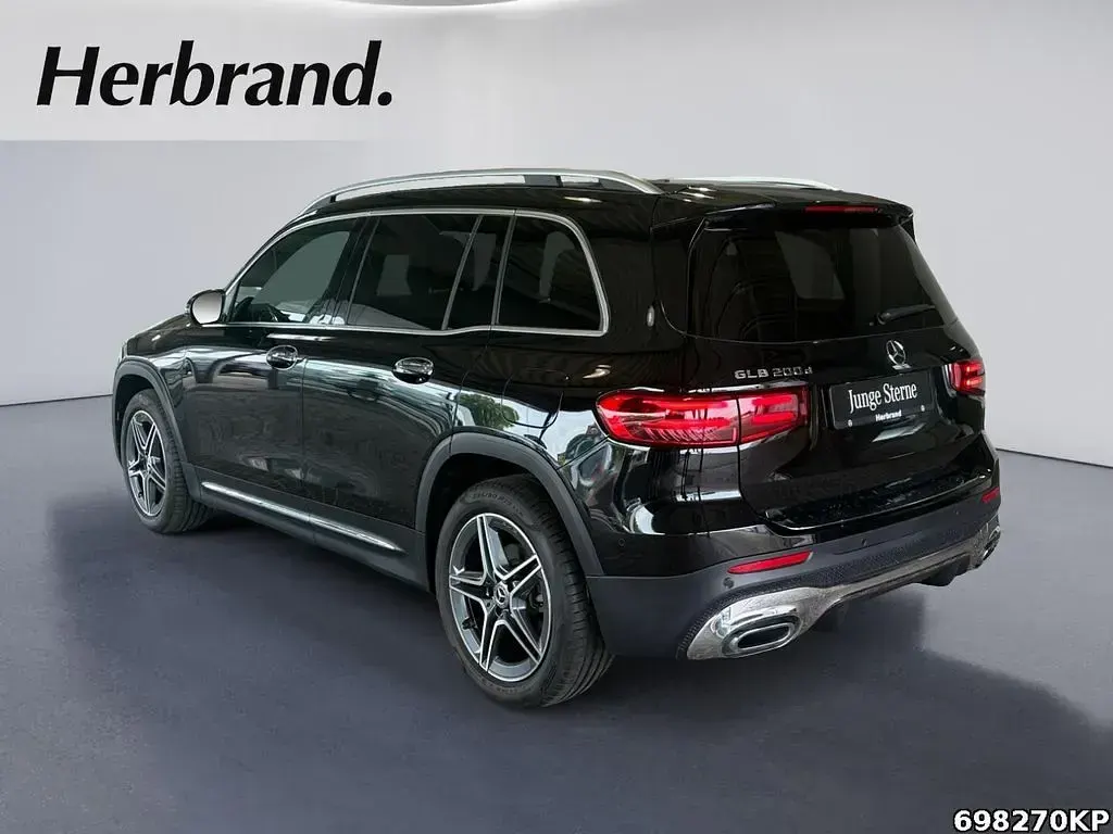 Gebraucht Mercedes GLB200 AMG 150 PS (110 kW) 2025 Metalliclack kosmosschwarz SUV