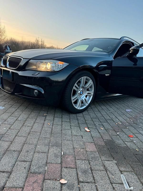Gebraucht BMW 325 Basis 218 PS (160 kW) 2009 Schwarz Kombi