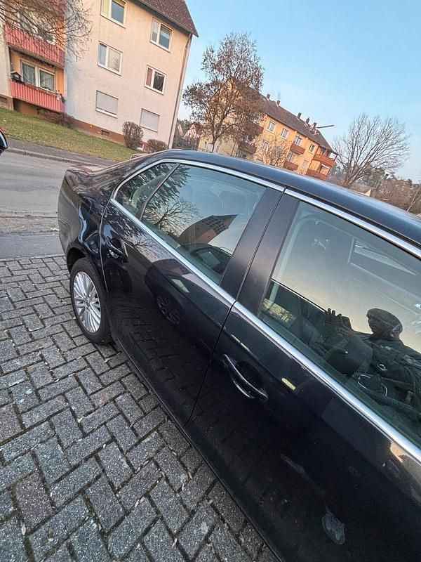 Second-hand VW Jetta 105 CP (77 kW) 2010 Negru Berlinǎ