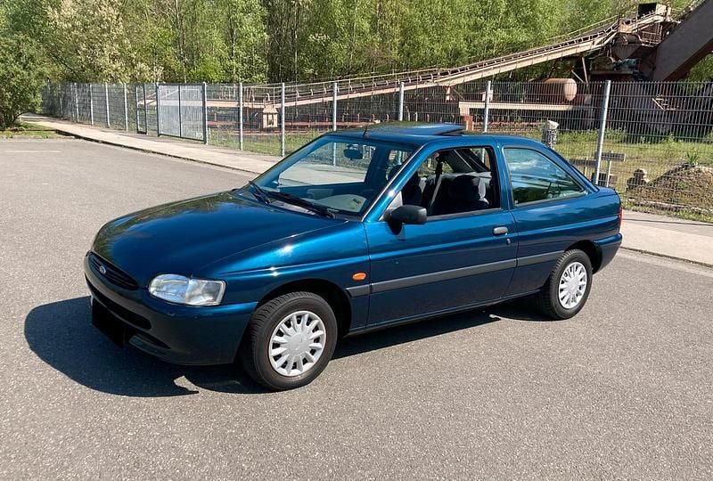 Second-hand Ford Escort 75 CP (55 kW) 1995 Albastru Coupe