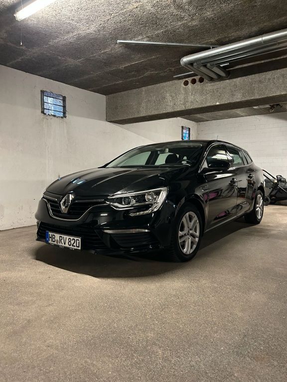 Schwarz Gebraucht 2017 Renault Mégane IV Play Limousine | 8.900 € (Guter Preis) - Bild 1/4