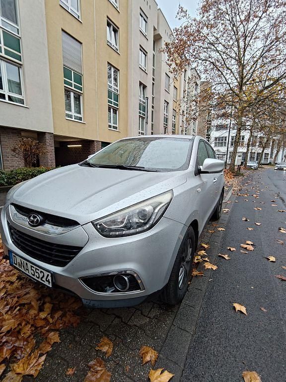 Grau Gebraucht 2015 Hyundai ix35 Finale SUV | 11.999 € (Teuer) - Bild 1/4