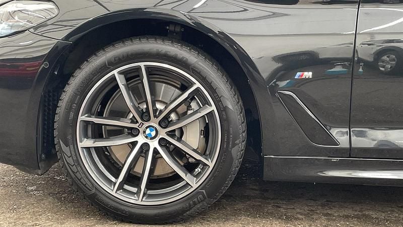 Gebraucht BMW 530 Efficient Dynamics 252 PS (185 kW) 2022 Saphirschwarz metallic Kombi