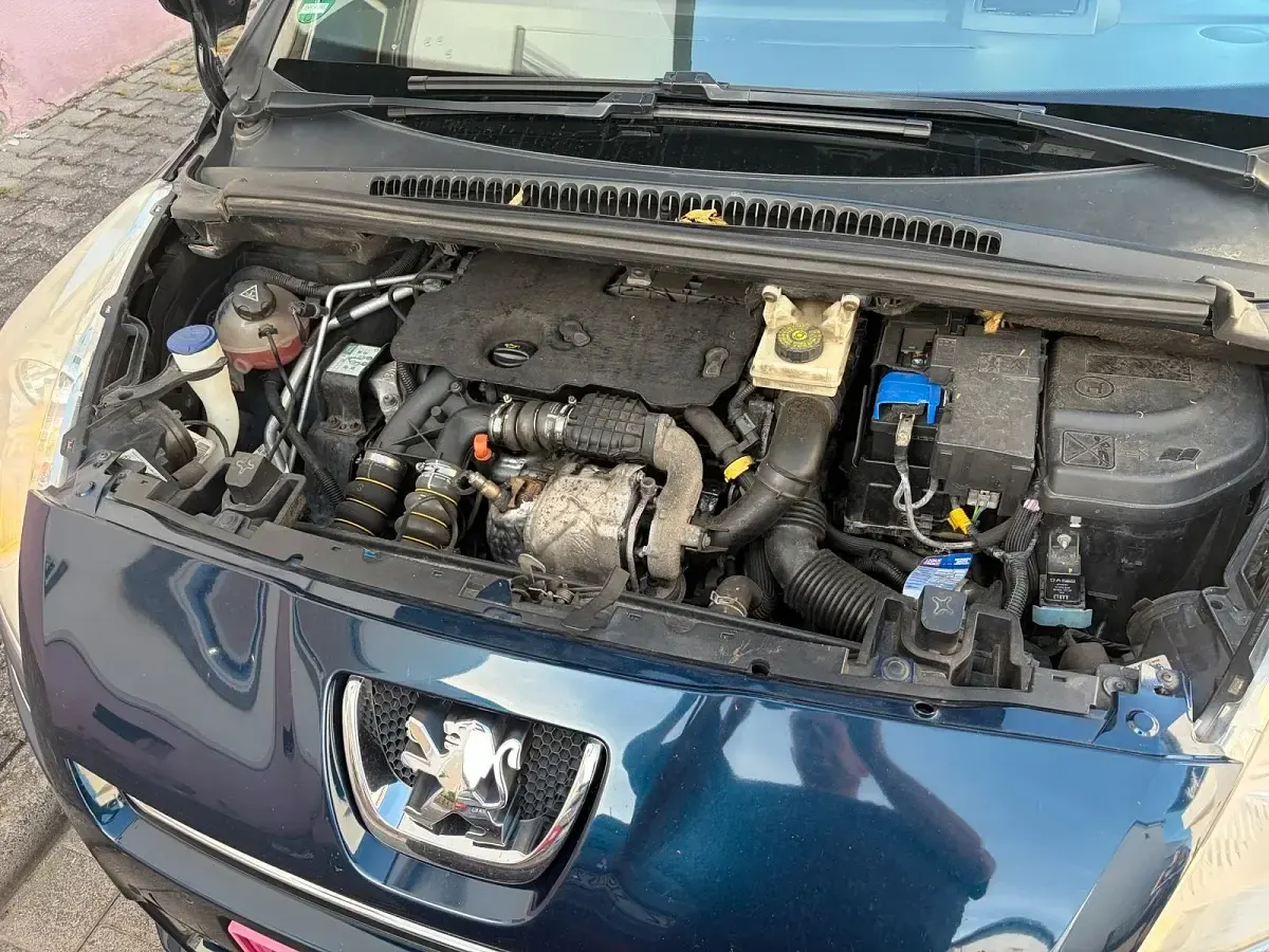 Gebraucht Peugeot 5008 112 PS (82 kW) 2011 Blau Van / Kleinbus