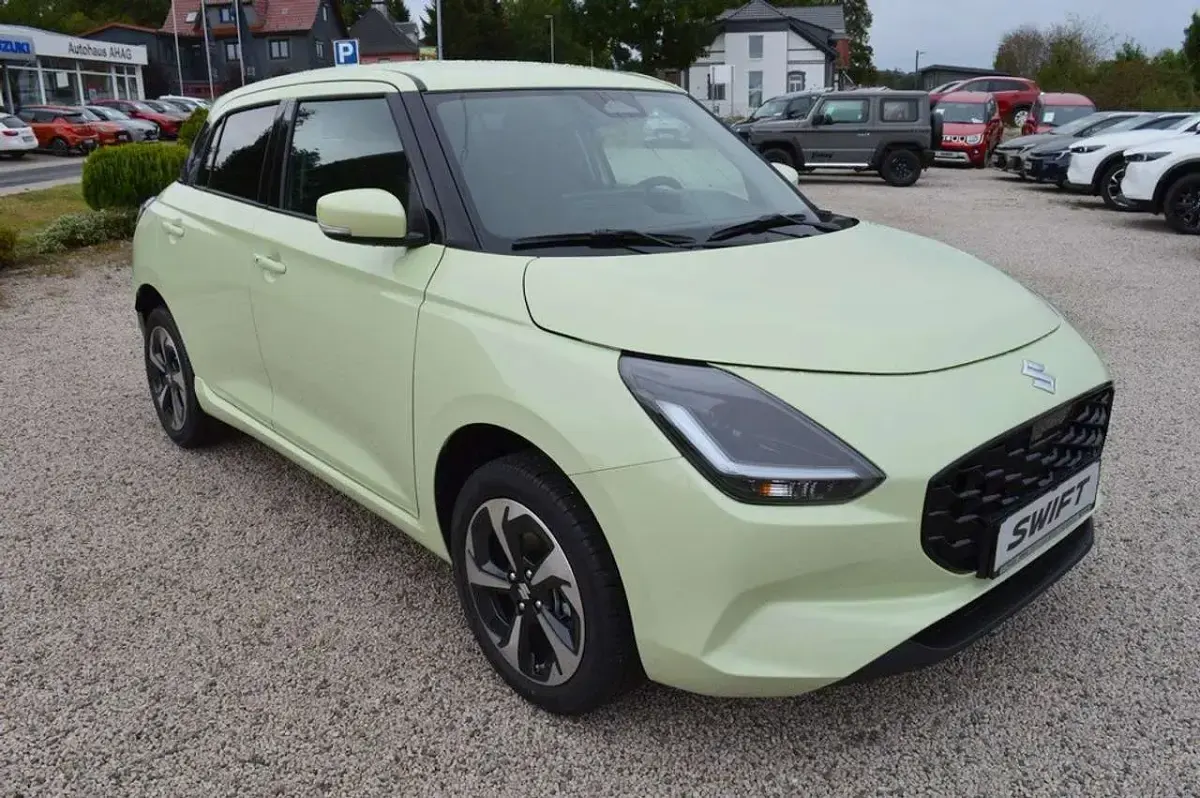 Neu Suzuki Swift Comfort+ 83 PS (61 kW) 2026 Cool yellow Kleinwagen