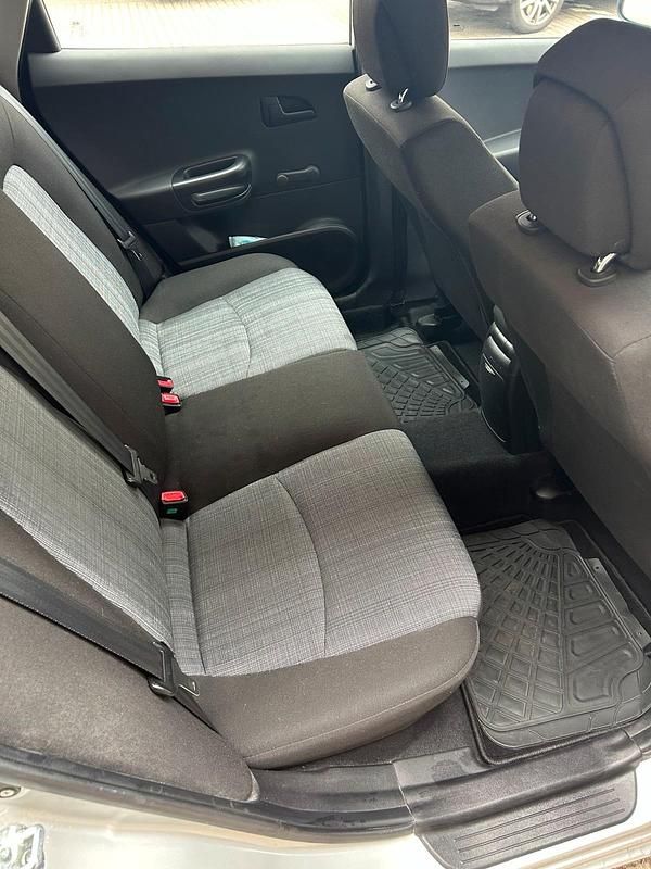 Second-hand Kia Ceed 90 CP (66 kW) 2012 Argintiu Hatchback