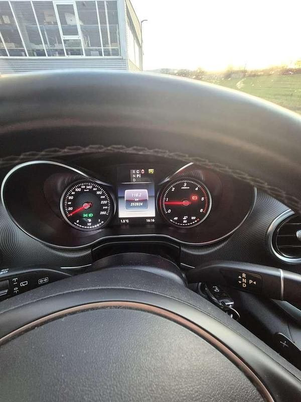 Gebraucht Mercedes V220 163 PS (119 kW) 2017 Grau Van / Kleinbus