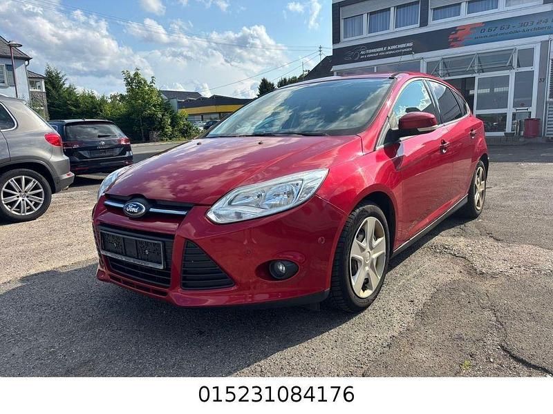 Red candy/candy red Gebraucht 2012 Ford Focus Trend Limousine | 2.500 € (Guter Preis) - Bild 1/4