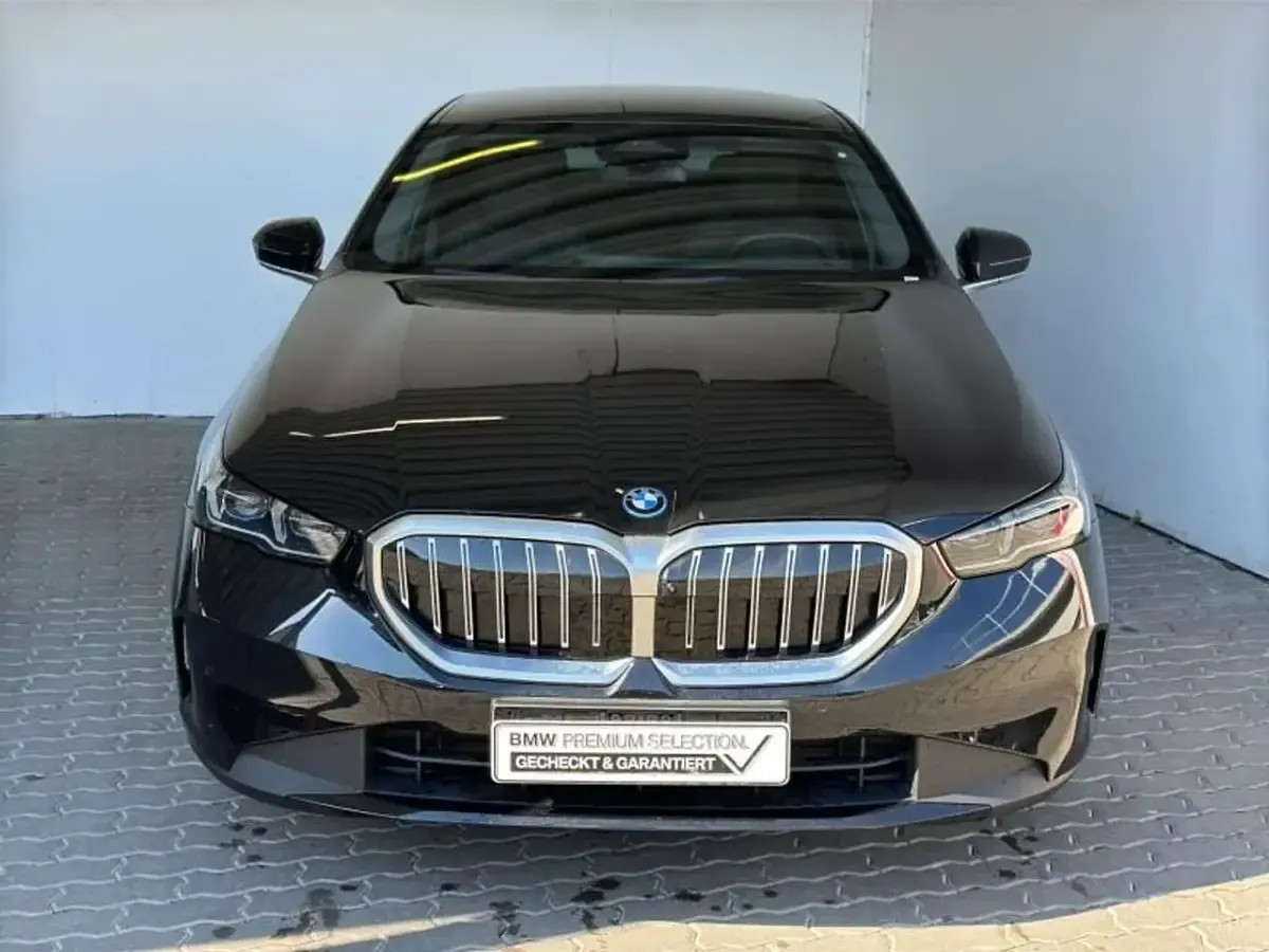 Gebraucht BMW 530e Sport Line 299 PS (219 kW) 2025 Schwarz Limousine