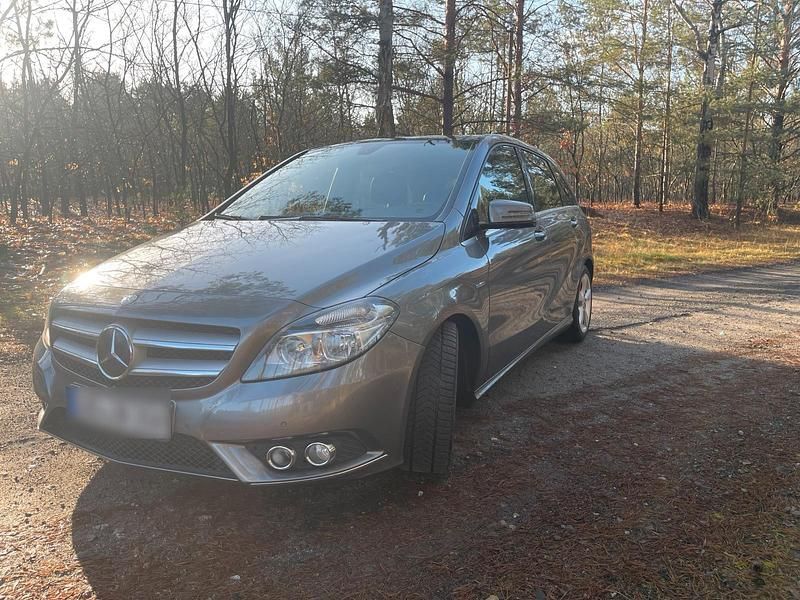Gebraucht Mercedes B200 136 PS (100 kW) 2012 Grau Van / Kleinbus