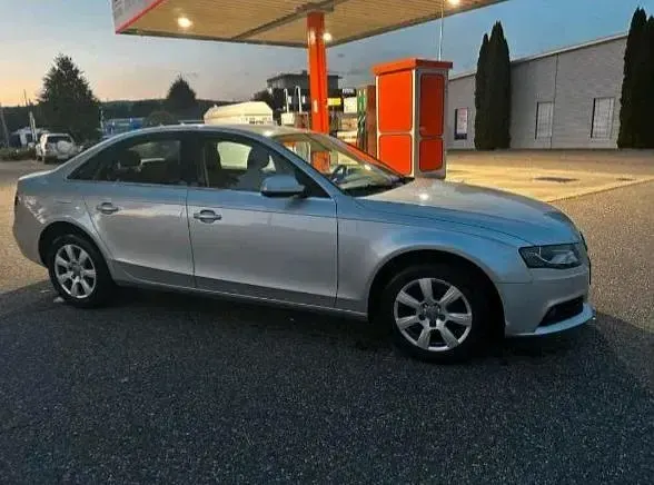 Gebraucht Audi A4 Ambition 160 PS (117 kW) 2010 Silber Limousine