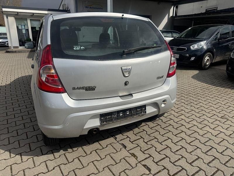 Gebraucht Dacia Sandero 75 PS (55 kW) 2010 Silber Limousine