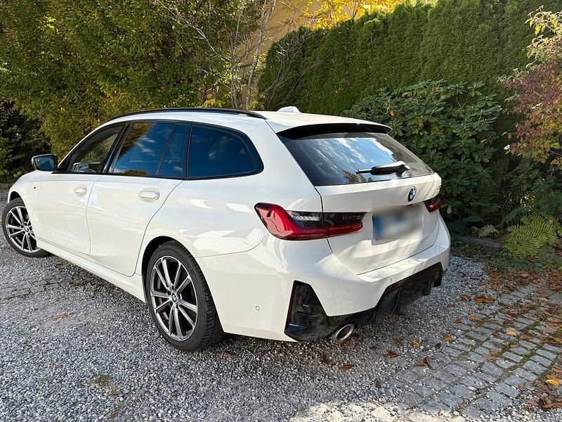 Gebraucht BMW 320e M Sport 2022 Weiß Kombi