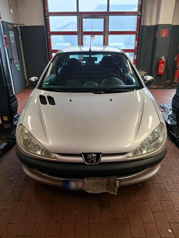 Gebraucht Peugeot 206 88 PS (64 kW) 2004 Silber Kleinwagen