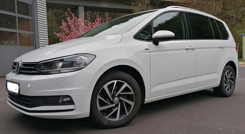 Weiß Gebraucht 2019 VW Touran Join Van / Kleinbus | 14.500 € (Superpreis) - Bild 1/4