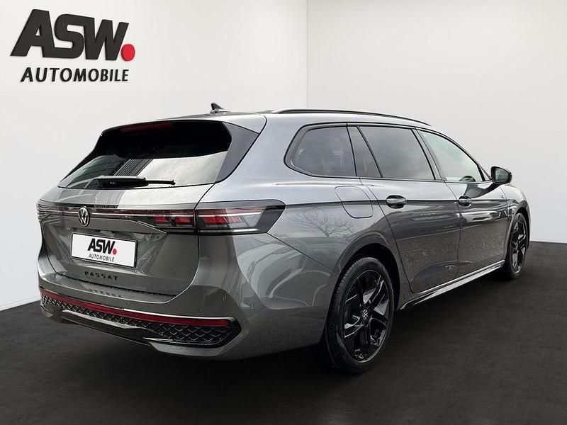 Neu VW Passat R-line 150 PS (110 kW) 2026 Diabasgrau metallic Kombi