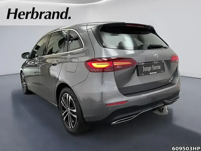 Gebraucht Mercedes B200 Progressive 163 PS (119 kW) 2025 Grau Kleinwagen