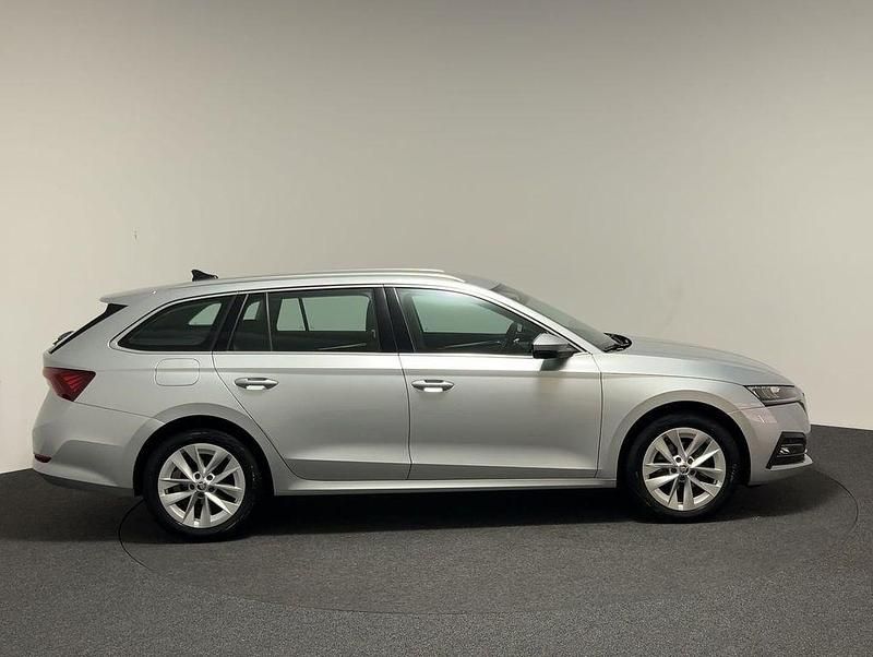 Gebraucht Skoda Octavia Style 150 PS (110 kW) 2022 Brilliantsilber metallic Kombi