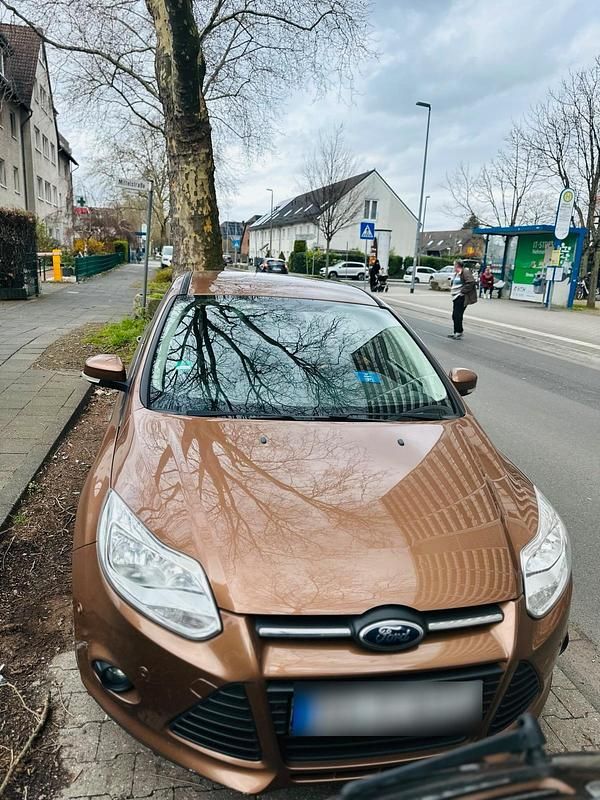 Gebraucht Ford Focus 101 PS (74 kW) 2014 Andere farben Limousine