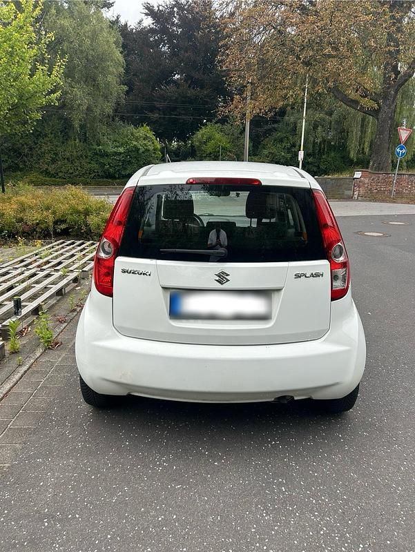 Gebraucht Suzuki Splash 65 PS (47 kW) 2011 Weiß Kleinwagen