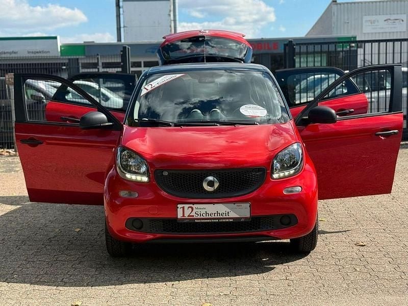 Schwarz Gebraucht 2017 Smart ForFour Basis Limousine | 6.800 € (Fairer Preis) - Bild 1/4