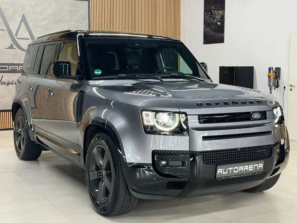 Gebraucht Land Rover Defender HSE Dynamic 249 PS (183 kW) 2023 Eiger grey SUV