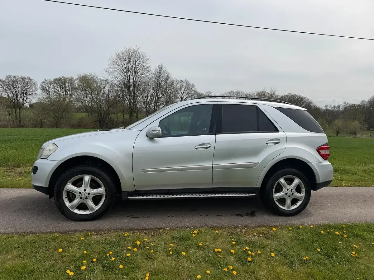 Gebraucht Mercedes ML320 224 PS (164 kW) 2007 Silber SUV