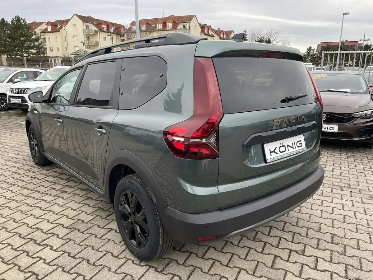 Gebraucht Dacia Jogger Extreme 110 PS (80 kW) 2024 Zedergrün Van / Kleinbus