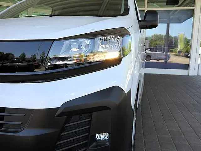 Gebraucht Opel Vivaro-e Combi Basis 144 PS (105 kW) 2024 Weiss Van / Kleinbus